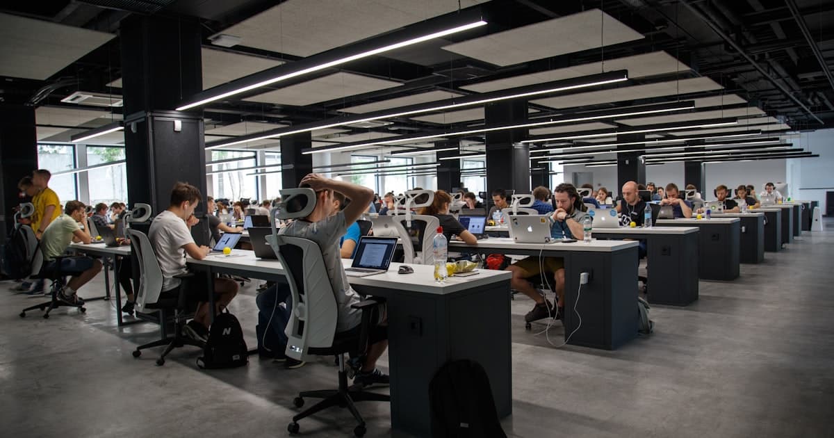 Agentic Invoicing vs. Traditional Invoicing Software: What's the Difference?